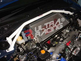 Rozpórka przednia (Front Upper Strut Bar)(No A/C) Ultra Racing Impreza WRX/STI 01-07