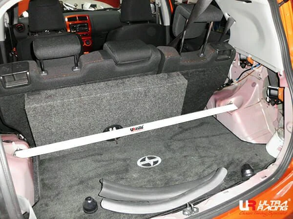 Rozpórka tylna górna (Rear Upper Strut Bar) (2386) Ultra Racing Scion XD (XP110) 1.8 2WD 08-14