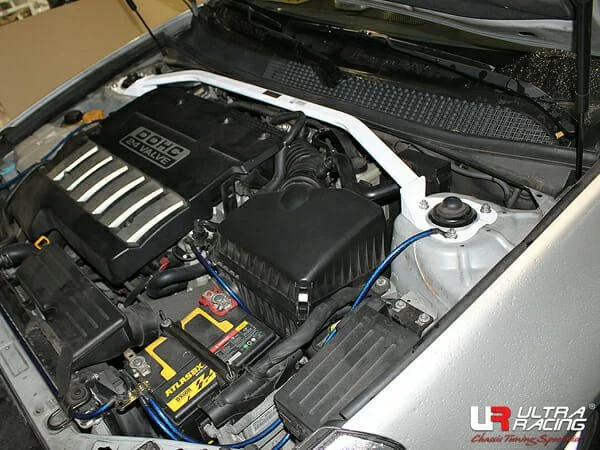 Rozpórka przednia (Front Upper Strut Bar)(3036) Ultra Racing Daewoo Tosca LPI 2.0 2WD 06-11