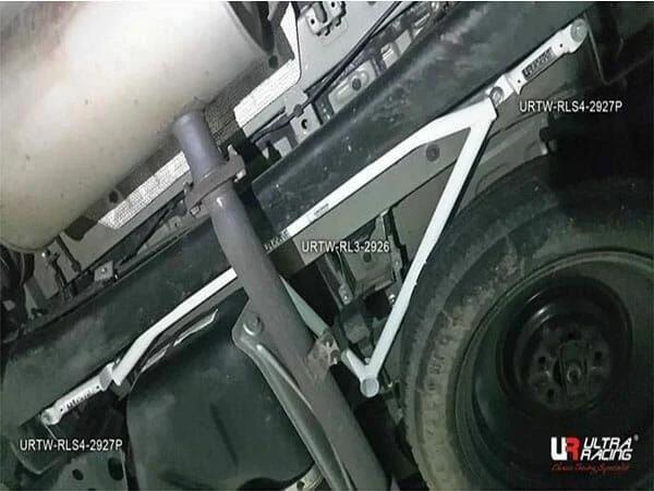 Rozpórka tylna dolna (Rear Lower Bar) (2926) Ultra Racing Toyota Sienna (XL30) 3.5 V6 2WD 10+