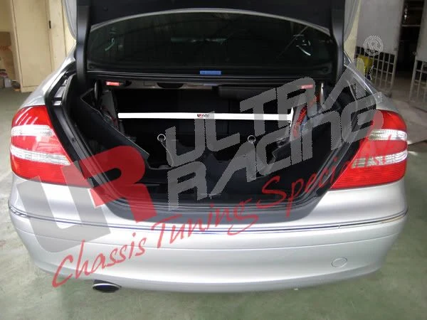Rozpórka tylna górna (Rear Upper Strut Bar) Ultra Racing Mercedes CLK 320 C209 02-09
