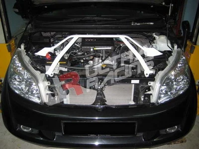 Rozpórka przednia (Front Upper Strut Bar)Ultra Racing Daihatsu Terios 5-Seat 06+