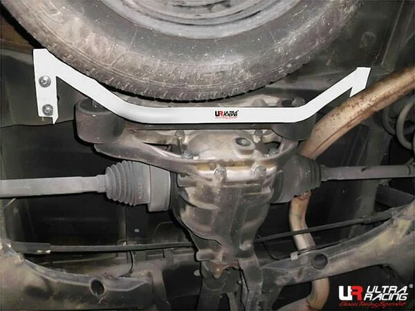 Rozpórka tylna dolna (Rear Lower Brace) Ultra Racing Mercedes VITO 3.0 03-14 2WD