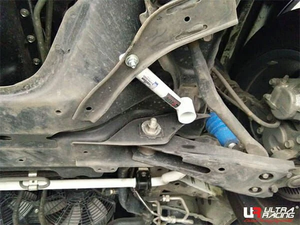 Rozpórka przednia (Front Upper Strut)bar(2825P) Ultra Racing Toyota Commuter (H200) 2.5D 2WD 04+