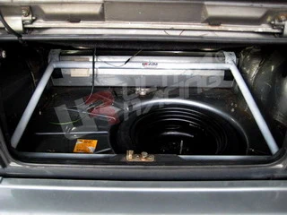 Rozpórka bagażnika (Rear Trunk Brace) Ultra Racing VW Golf I
