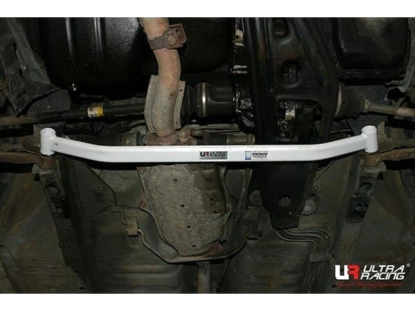 Rozpórka przednia dolna (Front Lower Tiebar) (2690) Ultra Racing Kia Pride (Y) 1.1 2WD 87-00