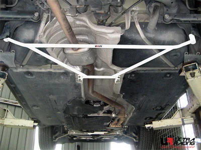Rozpórka tylna (Rear Member Brace) Ultra Racing BMW 1 04-11 E87 (120i) 2.0