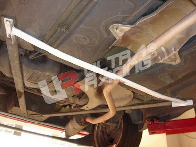 Rozpórka tylna dolna (Rear Lower Tiebar) Ultra Racing Peugeot 206 1.6