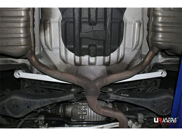 Rozpórka tylna dolna (Rear Lower Bar) (3250) Ultra Racing Volkswagen Passat Cc R36 3.6 4WD 08-17