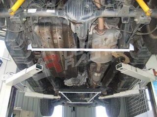 Rozpórka tylna dolna (Rear Lower Tiebar) Ultra Racing SsangYong Rexton 06-10
