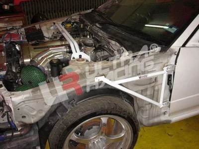 Rozpórka przedniego kielicha (Fender Brackets) Ultra Racing Nissan Skyline R34 GTT/GTR