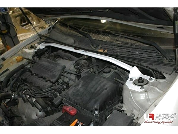 Rozpórka przednia (Front Upper Strut Bar)(3057) Ultra Racing Daewoo Magnus (V200) 2.0 2WD 00-06