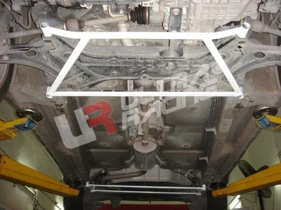 Rozpórka przednia dolna (Front Lower Brace) Ultra Racing Mitsubishi Colt 05+ 3/5D