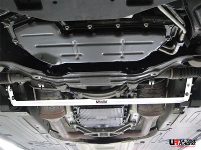 Rozpórka przednia dolna (Front Lower Bar) Ultra Racing Jaguar XF-SV8 08+ /S-Type V6 99-08