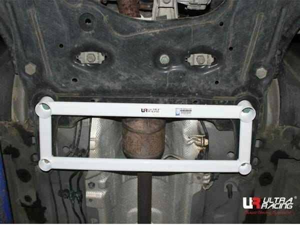 Rozpórka przednia dolna (Front Lower Brace) (2240) Ultra Racing Renault Samsung SM3 1.6 2WD 09-12/Samsung FL 1.6 12-20