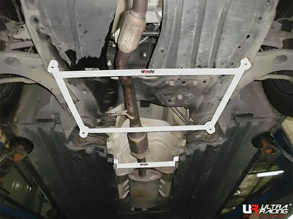 Rozpórka przednia dolna (Front Lower Brace) (3793) Ultra Racing Suzuki Kizashi 2.4 2WD 10-13