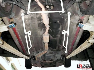 Rozpórka podłogi (Floor Bars) 1584 Ultra Racing Hyundai Coupe 96-99