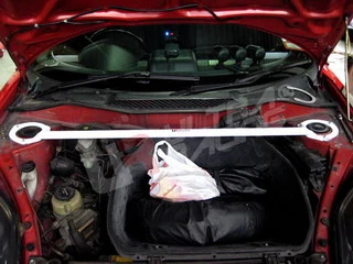 Rozpórka przednia (Front Upper Strut Bar)RHD Ultra Racing Toyota MR2/MRS 01-03