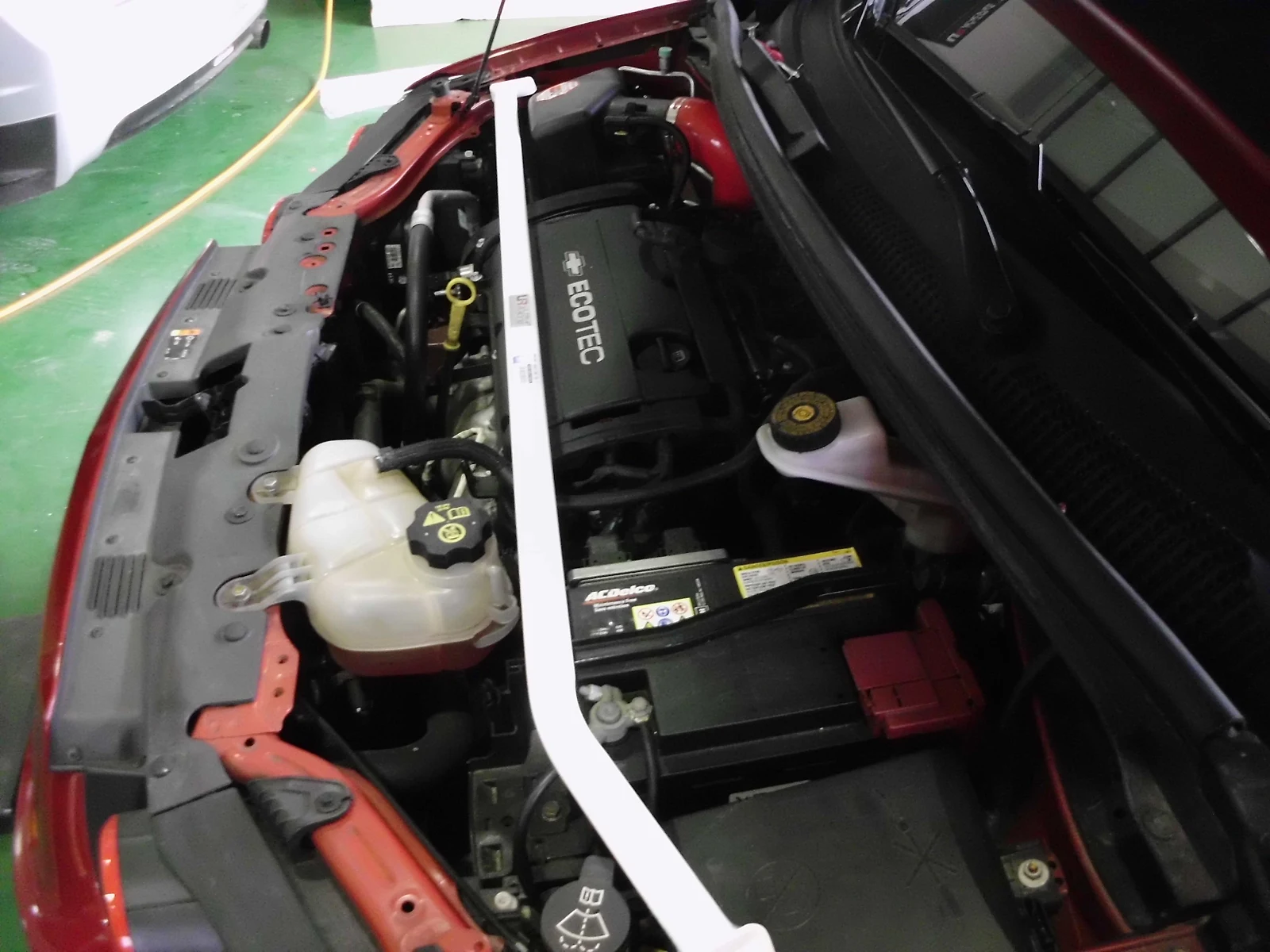 Rozpórka przednia (Front Upper Strut Bar)Ultra Racing Chevrolet Aveo 1.4 11+