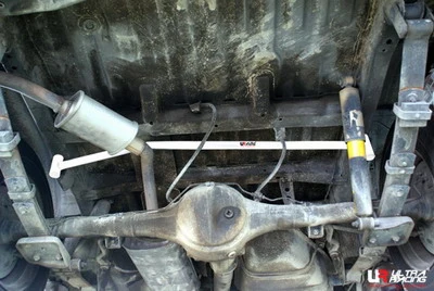 Rozpórka tylna (Rear L Brace)880 Ultra Racing Nissan Serena/Vanette 91-01 C23 2.0