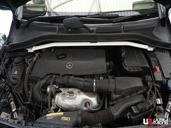 Rozpórka przednia (Front Upper Strut Bar)(4107) Ultra Racing Mercedes W246 B200 1.6T 2WD 11+