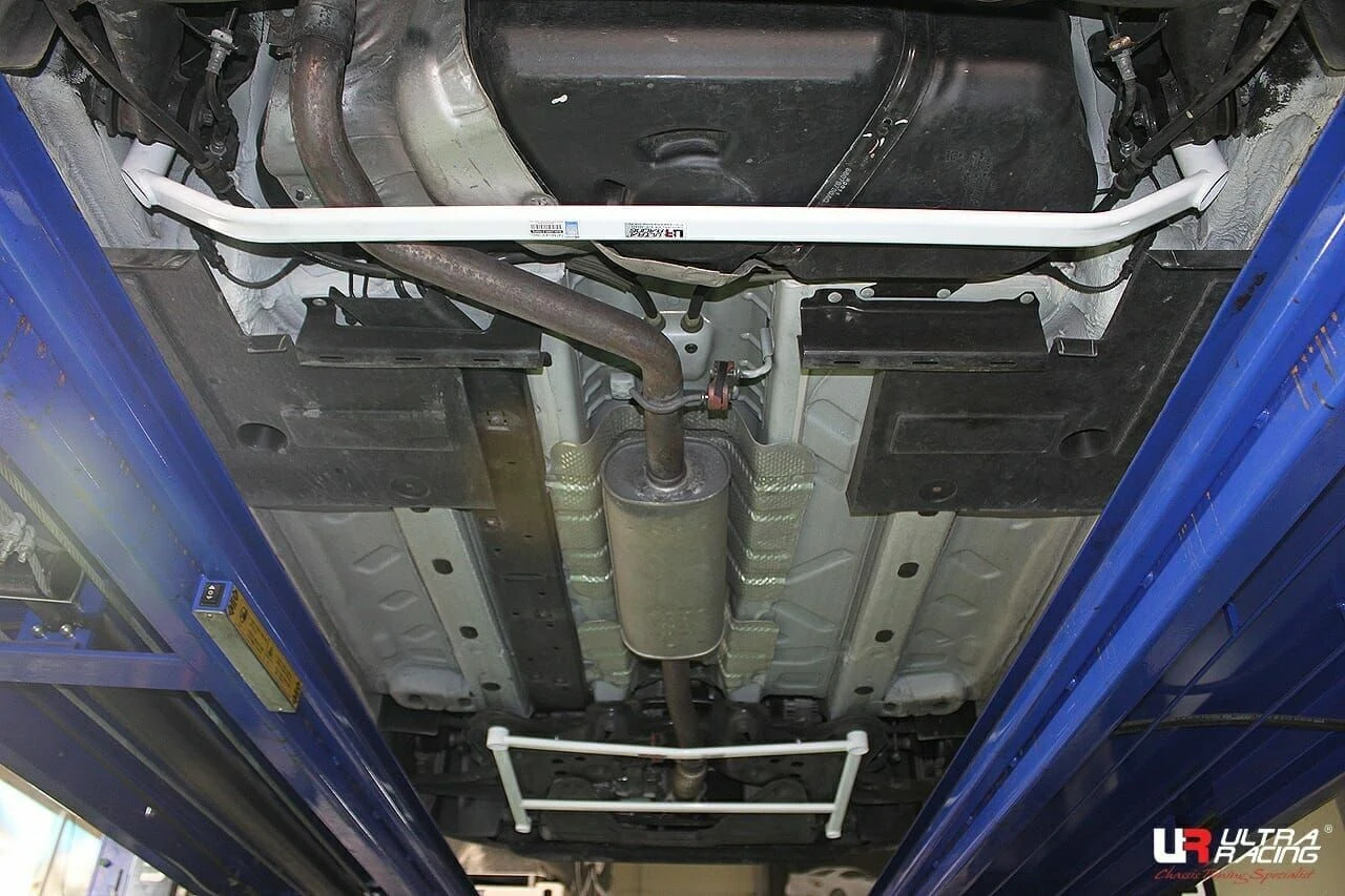 Rozpórka tylna dolna (Rear Lower Tiebar) Ultra Racing Fiat 500 07+ 09./1.4