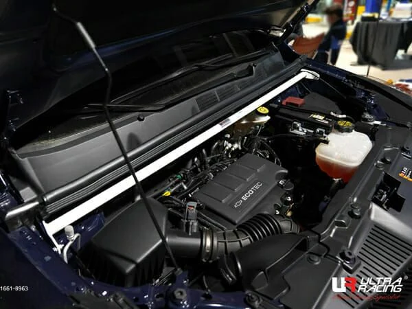 Rozpórka przednia (Front Upper Strut Bar)(2200) Ultra Racing Chevrolet Trax (U200) 1.4T 2WD 13+