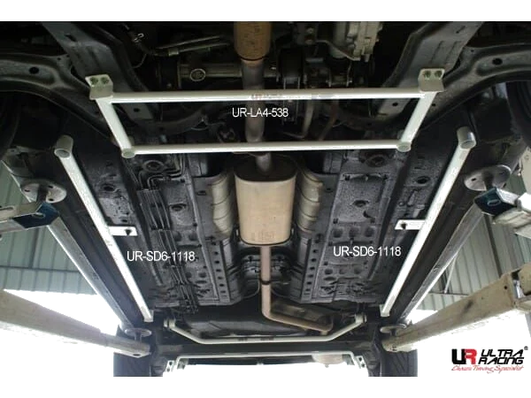Rozpórka przednia dolna (Front Lower Brace) (538) Ultra Racing Proton Saga Blm (BT/MK1/MK2) 1.3/1.6 2WD 08-16
