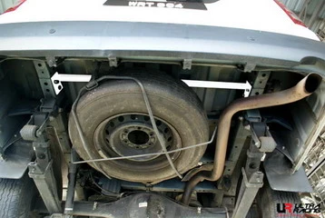 Rozpórka tylna (Rear Torsion Bar) Ultra Racing Toyota Hiace/H200 04+