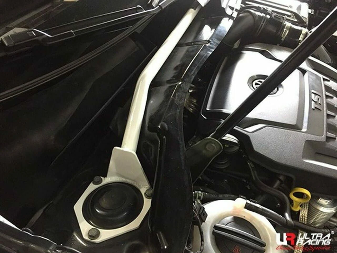 Rozpórka przednia (Front Upper Strut Bar)(3863) Ultra Racing Volkswagen Tiguan (AD/BW) 1.4 TSI 2WD/4WD 16+/Tiguan 2.0 TSI 4WD 16+