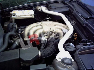 Rozpórka przednia (Front Upper Strut Bar)Ultra Racing BMW 5-Series E34 88-95