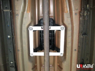 Rozpórka środkowa dolna (Mid Lower H-Brace) Ultra Racing Fiat Grande Punto 8V 1.4 06+