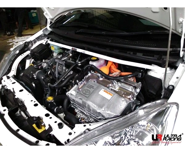 Rozpórka tylna górna (Rear Upper Strut Bar) Ultra Racing Toyota Prius C 1.5 11+