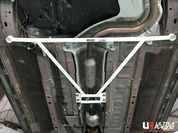 Rozpórka tylna dolna (Rear Lower Brace) Ultra Racing Mazda 2 DJ 14+ 1.5D