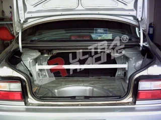 Rozpórka tylna górna (Rear Upper Strut Bar) Ultra Racing Toyota Corolla AE80/82/92/101/111