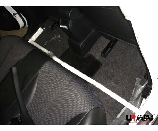Rozpórka wewnętrzna (Room Bar) (582) Ultra Racing Nissan Latio/Tiida (C11) 1.8 HB 04-18/Toyota Celica 2.0 99-06 2WD