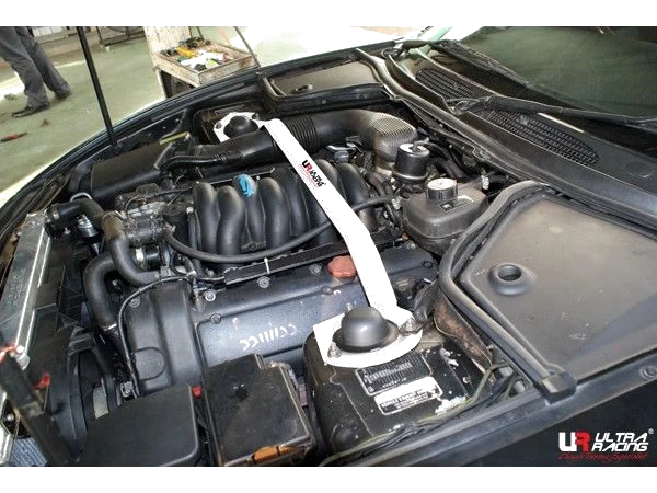 Rozpórka przednia (Front Upper Strut Bar)Ultra Racing Jaguar XK8 4.0 98+