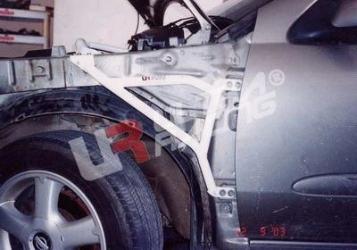 Rozpórka przedniego kielicha (Fender Brackets) Ultra Racing Nissan Almera 00-05 N16 /Sunny 95-99 B14