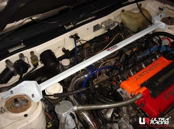 Rozpórka przednia (Front Upper Strut Bar)Ultra Racing Mitsubishi Galant 87-93 VR4
