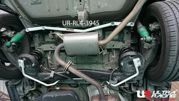 Rozpórka tylna dolna (Rear Lower Bar) (3945) Ultra Racing Toyota Noah (R80) 1.8/2.0 2WD 14-21