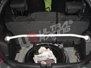 Rozpórka tylna górna (Rear Upper Strut Bar) Ultra Racing Toyota Yaris HB 05+