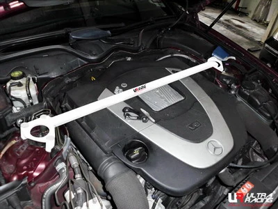 Rozpórka przednia (Front Upper Strut Bar)Ultra Racing Mercedes CLS 350 W219 04-10