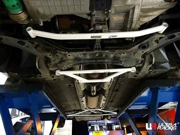 Rozpórka przednia dolna (Front Lower Tiebar) (2900) Ultra Racing Luxgen S5 1.8T 2WD MT 04-08