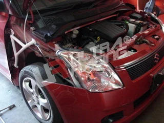 Rozpórka przedniego kielicha (Fender Brackets) Ultra Racing Suzuki Swift 05-09