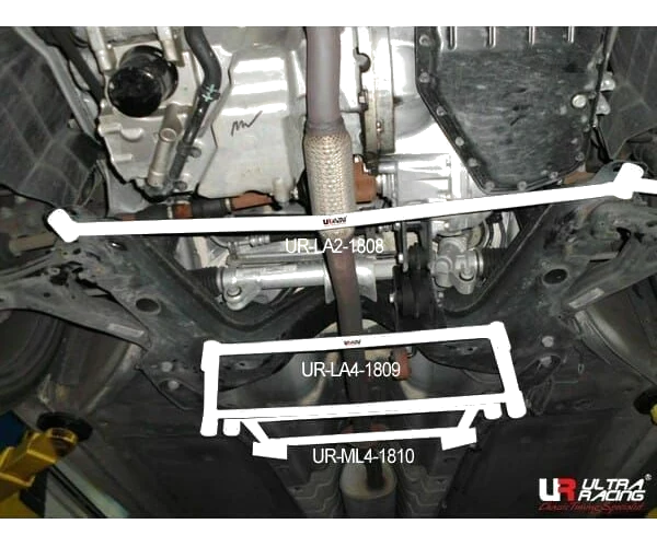 Rozpórka przednia dolna (Front Lower Tiebar) (1808) Ultra Racing Roewe 350 1.5 2WD 10-15