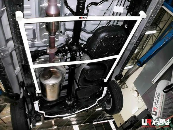 Rozpórka tylna dolna (Rear Lower Bar) (3815) Ultra Racing Toyota Innova (AN140) 2.0 2WD 15+