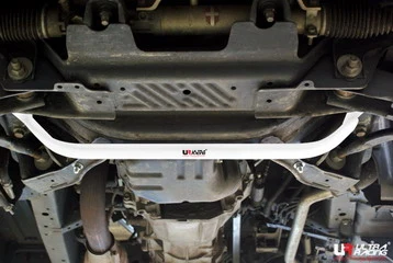 Rozpórka przednia (Front H-Brace) 1366 Ultra Racing Toyota Hiace/H200 04+