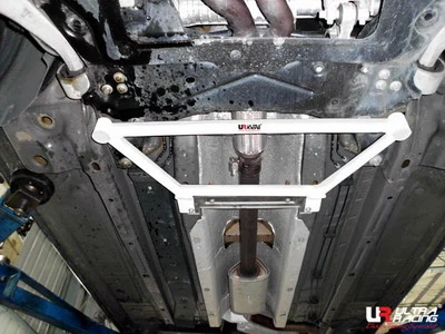 Rozpórka przednia dolna (Front Lower H-Brace) Ultra Racing Alfa Romeo 159 05+ / Brera