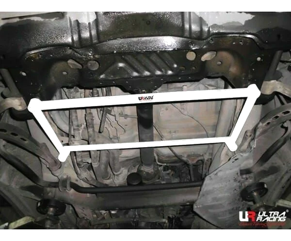 Rozpórka przednia dolna (Front Lower Brace) (2039) Ultra Racing Toyota Estima (XR10) 2.4 2WD 90-99