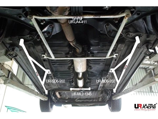 Rozpórka środkowa (Mid Lower Bar) Ultra Racing Nissan Cefiro 94-98 A32